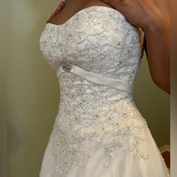 NEVER WORN Affordable Wedding Dress Size 8 - Picture 3 of 8